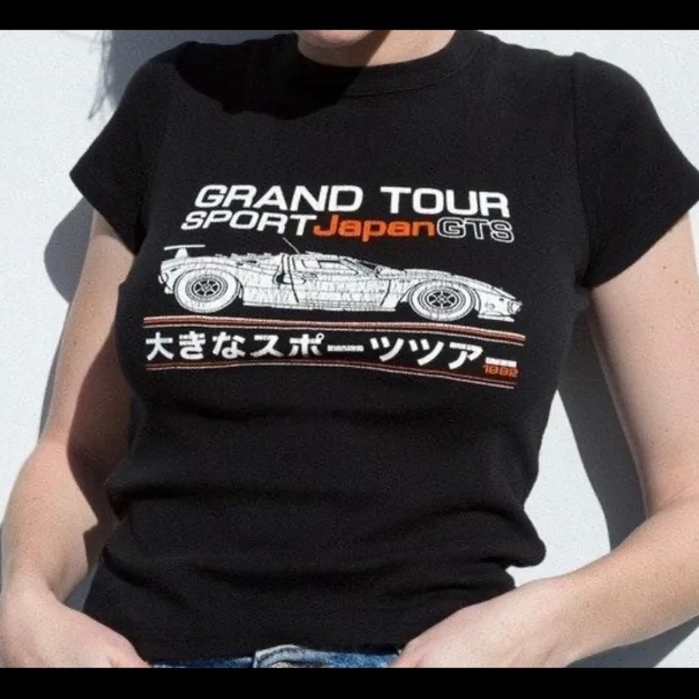 Brandy Melville grand tour Japan graphic tee!
